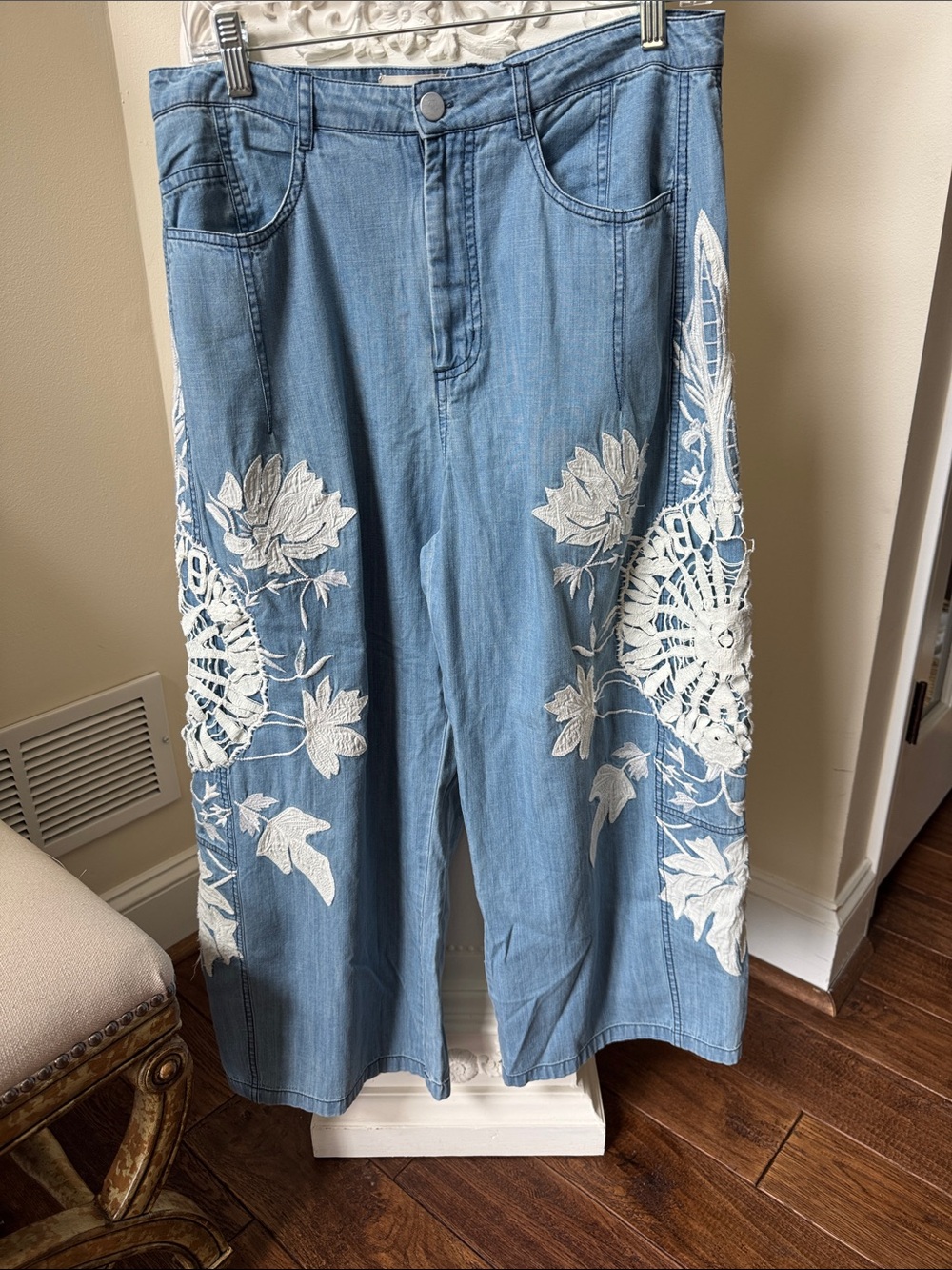 Light Blue Embroidered Jeans - White Floral Detail a Anthroplogie